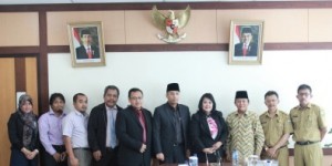 Foto Bersama Penyerahan LHP LKPD Kota Padang Panjang TA 2014